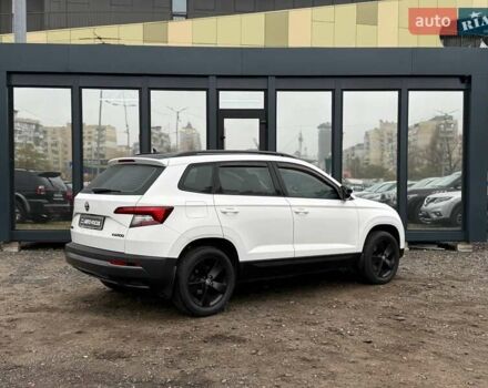 Белый Шкода Karoq, объемом двигателя 1.5 л и пробегом 117 тыс. км за 18990 $, фото 5 на Automoto.ua