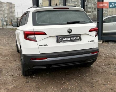 Белый Шкода Karoq, объемом двигателя 1.5 л и пробегом 117 тыс. км за 18990 $, фото 7 на Automoto.ua