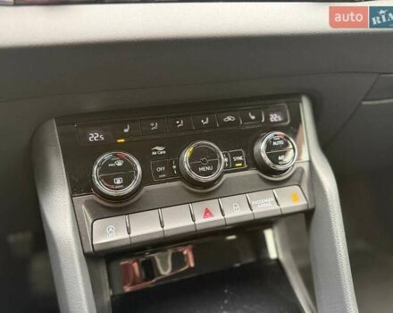 Белый Шкода Karoq, объемом двигателя 1.5 л и пробегом 117 тыс. км за 18990 $, фото 25 на Automoto.ua