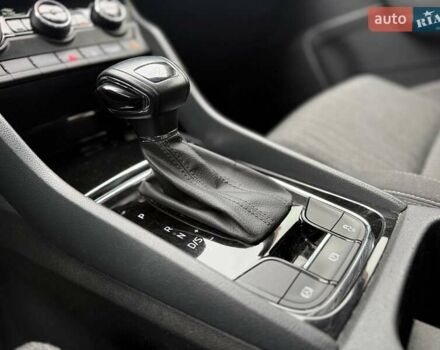 Белый Шкода Karoq, объемом двигателя 1.5 л и пробегом 117 тыс. км за 18990 $, фото 26 на Automoto.ua