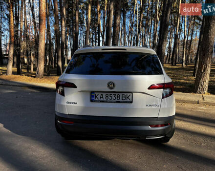 Белый Шкода Karoq, объемом двигателя 1.5 л и пробегом 150 тыс. км за 18700 $, фото 3 на Automoto.ua