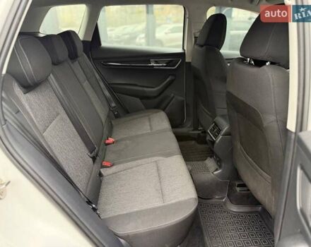 Белый Шкода Karoq, объемом двигателя 1.5 л и пробегом 117 тыс. км за 18990 $, фото 12 на Automoto.ua