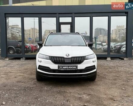 Белый Шкода Karoq, объемом двигателя 1.5 л и пробегом 117 тыс. км за 18990 $, фото 1 на Automoto.ua