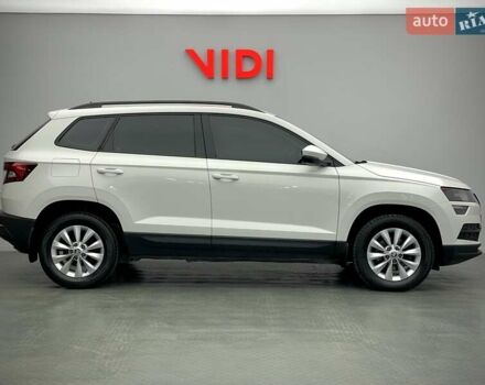 Белый Шкода Karoq, объемом двигателя 1.5 л и пробегом 116 тыс. км за 20872 $, фото 3 на Automoto.ua