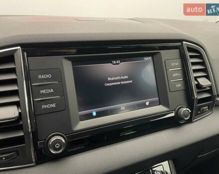 Белый Шкода Karoq, объемом двигателя 1.5 л и пробегом 90 тыс. км за 21621 $, фото 16 на Automoto.ua