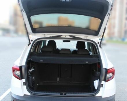 Белый Шкода Karoq, объемом двигателя 1.6 л и пробегом 280 тыс. км за 19800 $, фото 3 на Automoto.ua