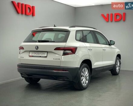 Белый Шкода Karoq, объемом двигателя 1.5 л и пробегом 90 тыс. км за 21621 $, фото 1 на Automoto.ua