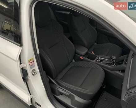 Белый Шкода Karoq, объемом двигателя 1.5 л и пробегом 90 тыс. км за 21621 $, фото 10 на Automoto.ua