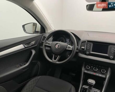 Белый Шкода Karoq, объемом двигателя 1.5 л и пробегом 90 тыс. км за 21621 $, фото 12 на Automoto.ua