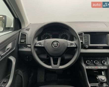 Белый Шкода Karoq, объемом двигателя 1.5 л и пробегом 90 тыс. км за 21621 $, фото 13 на Automoto.ua