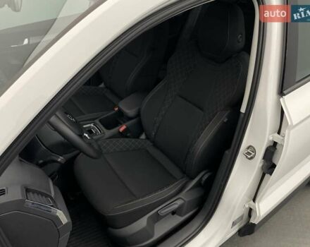Белый Шкода Karoq, объемом двигателя 1.5 л и пробегом 90 тыс. км за 21621 $, фото 8 на Automoto.ua