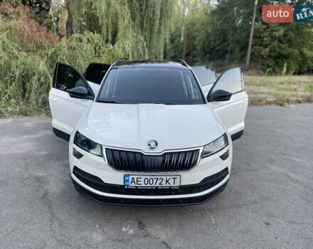 Белый Шкода Karoq, объемом двигателя 1.5 л и пробегом 57 тыс. км за 25000 $, фото 3 на Automoto.ua