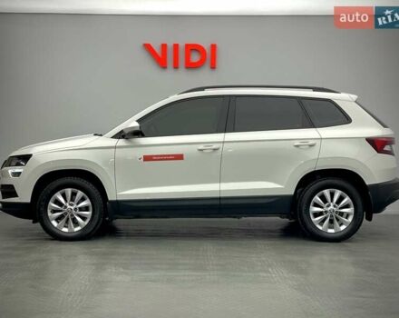 Белый Шкода Karoq, объемом двигателя 1.5 л и пробегом 116 тыс. км за 20872 $, фото 2 на Automoto.ua