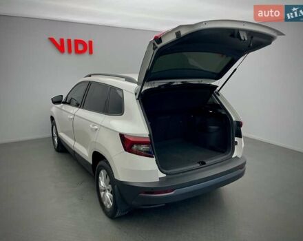 Белый Шкода Karoq, объемом двигателя 1.5 л и пробегом 116 тыс. км за 20872 $, фото 6 на Automoto.ua