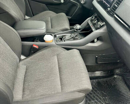 Белый Шкода Karoq, объемом двигателя 1.5 л и пробегом 49 тыс. км за 20500 $, фото 7 на Automoto.ua