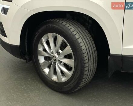 Белый Шкода Karoq, объемом двигателя 1.5 л и пробегом 116 тыс. км за 20872 $, фото 7 на Automoto.ua