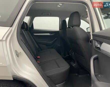 Белый Шкода Karoq, объемом двигателя 1.5 л и пробегом 90 тыс. км за 21621 $, фото 9 на Automoto.ua