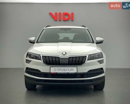 Белый Шкода Karoq, объемом двигателя 1.5 л и пробегом 90 тыс. км за 21621 $, фото 4 на Automoto.ua