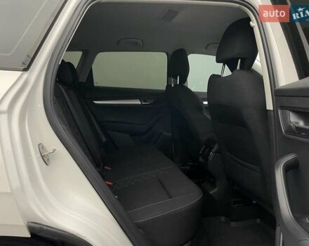 Белый Шкода Karoq, объемом двигателя 1.5 л и пробегом 116 тыс. км за 20872 $, фото 18 на Automoto.ua