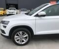 Белый Шкода Karoq, объемом двигателя 1.5 л и пробегом 110 тыс. км за 23240 $, фото 2 на Automoto.ua