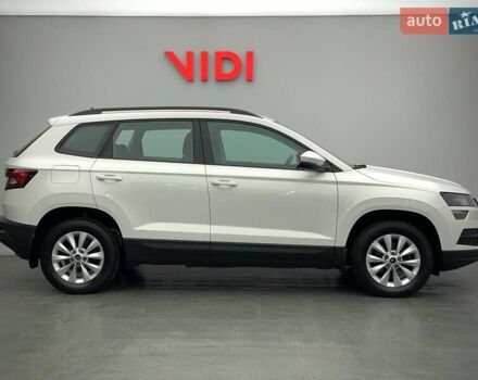 Белый Шкода Karoq, объемом двигателя 1.5 л и пробегом 90 тыс. км за 21621 $, фото 3 на Automoto.ua