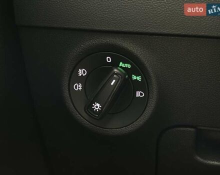 Белый Шкода Karoq, объемом двигателя 1.5 л и пробегом 90 тыс. км за 21621 $, фото 15 на Automoto.ua