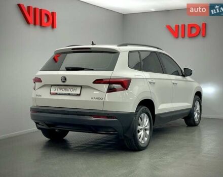Белый Шкода Karoq, объемом двигателя 1.5 л и пробегом 116 тыс. км за 20872 $, фото 1 на Automoto.ua