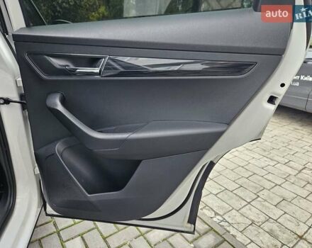 Білий Шкода Karoq, об'ємом двигуна 1.97 л та пробігом 85 тис. км за 27890 $, фото 30 на Automoto.ua