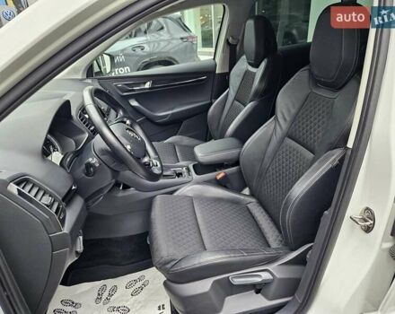 Білий Шкода Karoq, об'ємом двигуна 1.97 л та пробігом 85 тис. км за 27890 $, фото 19 на Automoto.ua
