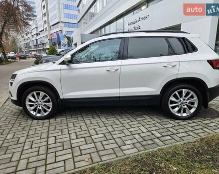 Білий Шкода Karoq, об'ємом двигуна 1.97 л та пробігом 85 тис. км за 27890 $, фото 9 на Automoto.ua