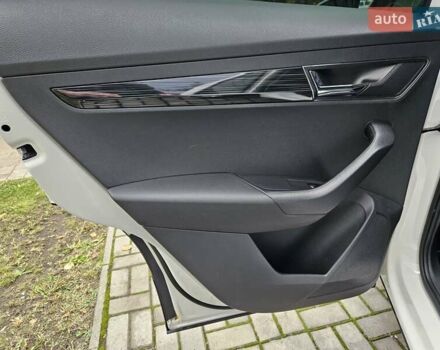 Білий Шкода Karoq, об'ємом двигуна 1.97 л та пробігом 85 тис. км за 27890 $, фото 23 на Automoto.ua