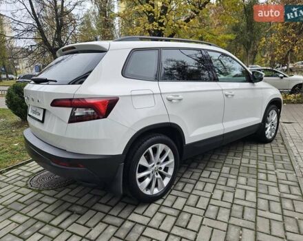 Білий Шкода Karoq, об'ємом двигуна 1.97 л та пробігом 85 тис. км за 27890 $, фото 4 на Automoto.ua
