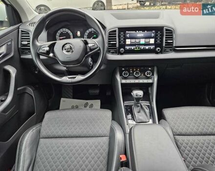 Білий Шкода Karoq, об'ємом двигуна 1.97 л та пробігом 85 тис. км за 27890 $, фото 37 на Automoto.ua