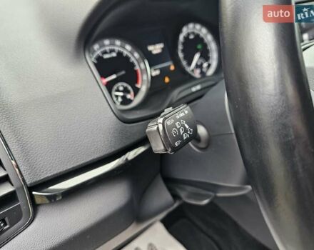 Білий Шкода Karoq, об'ємом двигуна 1.97 л та пробігом 85 тис. км за 27890 $, фото 22 на Automoto.ua