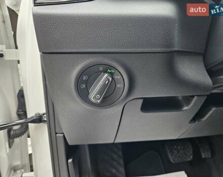 Білий Шкода Karoq, об'ємом двигуна 1.97 л та пробігом 85 тис. км за 27890 $, фото 17 на Automoto.ua