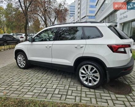 Білий Шкода Karoq, об'ємом двигуна 1.97 л та пробігом 85 тис. км за 27890 $, фото 8 на Automoto.ua
