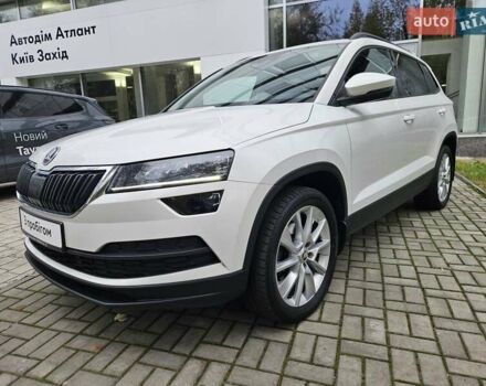 Білий Шкода Karoq, об'ємом двигуна 1.97 л та пробігом 85 тис. км за 27890 $, фото 11 на Automoto.ua