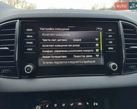 Білий Шкода Karoq, об'ємом двигуна 1.4 л та пробігом 62 тис. км за 21999 $, фото 58 на Automoto.ua