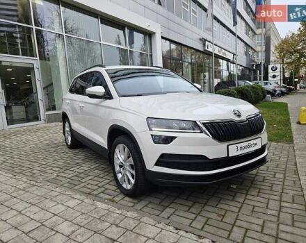 Білий Шкода Karoq, об'ємом двигуна 1.97 л та пробігом 85 тис. км за 27890 $, фото 2 на Automoto.ua
