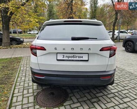 Білий Шкода Karoq, об'ємом двигуна 1.97 л та пробігом 85 тис. км за 27890 $, фото 6 на Automoto.ua