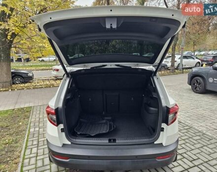 Білий Шкода Karoq, об'ємом двигуна 1.97 л та пробігом 85 тис. км за 27890 $, фото 26 на Automoto.ua