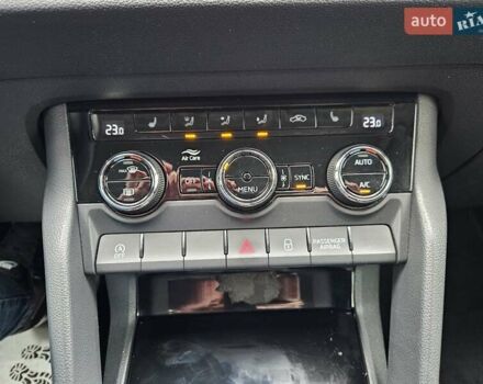 Білий Шкода Karoq, об'ємом двигуна 1.97 л та пробігом 85 тис. км за 27890 $, фото 44 на Automoto.ua