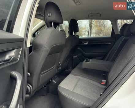 Білий Шкода Karoq, об'ємом двигуна 1.4 л та пробігом 62 тис. км за 21999 $, фото 28 на Automoto.ua