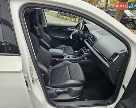 Білий Шкода Karoq, об'ємом двигуна 1.97 л та пробігом 85 тис. км за 27890 $, фото 33 на Automoto.ua