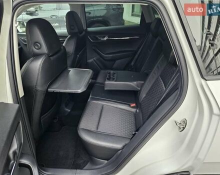 Білий Шкода Karoq, об'ємом двигуна 1.97 л та пробігом 85 тис. км за 27890 $, фото 25 на Automoto.ua