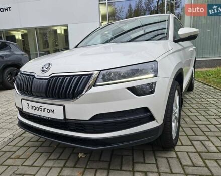 Білий Шкода Karoq, об'ємом двигуна 1.97 л та пробігом 85 тис. км за 27890 $, фото 12 на Automoto.ua