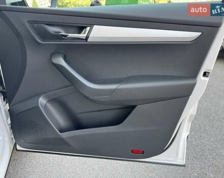 Шкода Karoq 2021 в Киеве на Automoto.ua Белый Шкода Karoq, объемом двигателя 1.97 л и пробегом 78 тыс. км за 22000 $, фото 18 на Automoto.ua