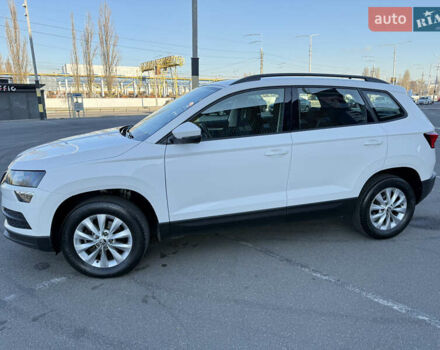 Белый Шкода Karoq, объемом двигателя 2 л и пробегом 78 тыс. км за 21999 $, фото 4 на Automoto.ua