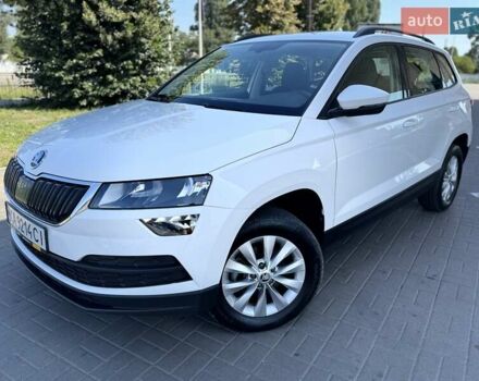Белый Шкода Karoq, объемом двигателя 1.97 л и пробегом 77 тыс. км за 21999 $, фото 1 на Automoto.ua