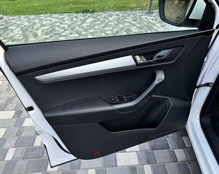 Білий Шкода Karoq, об'ємом двигуна 1.4 л та пробігом 109 тис. км за 20900 $, фото 16 на Automoto.ua